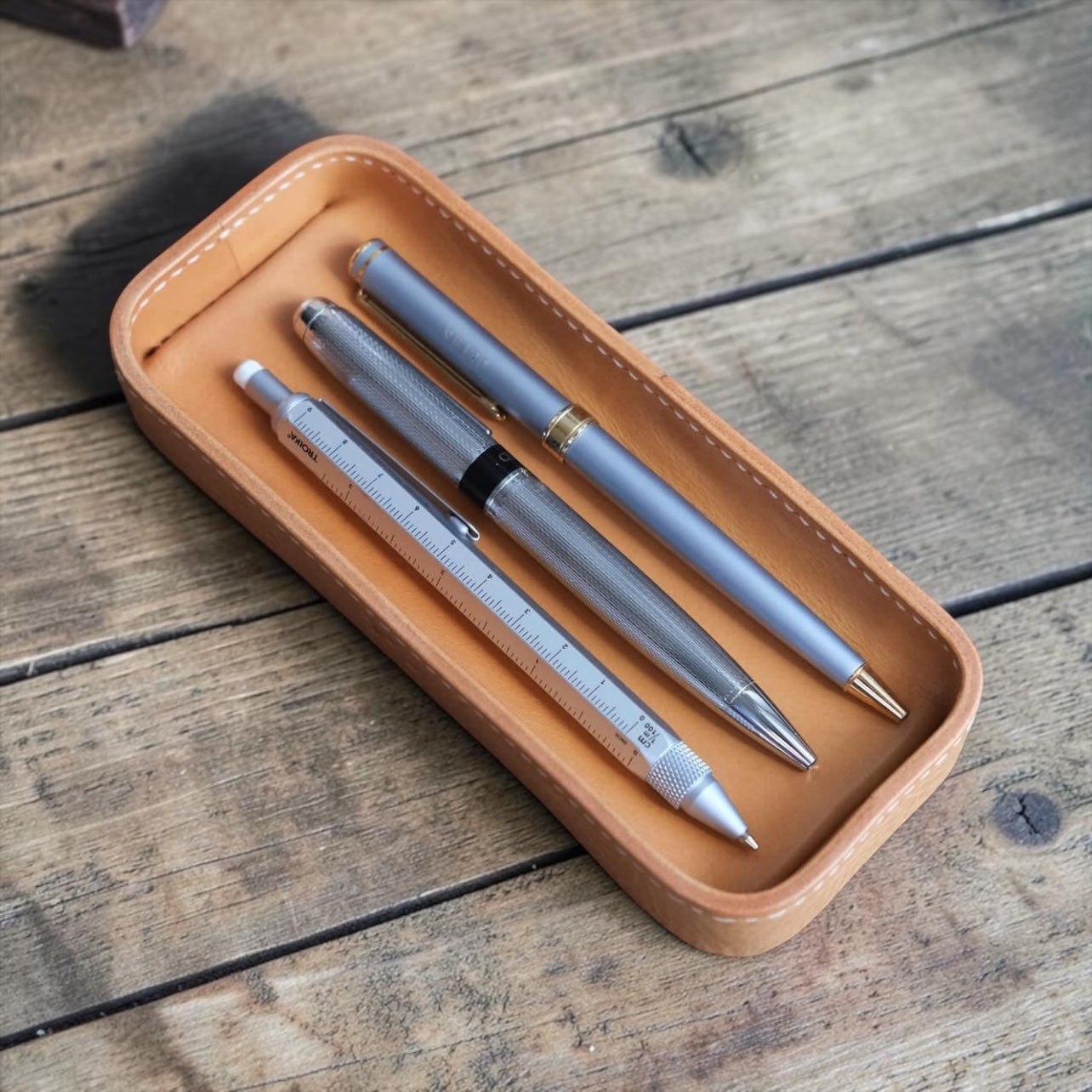 Handcrafted Leather Valet Tray – Soft Elkrun Oil-Tanned Catchall | Eyeglass, Keys & Everyday Carry Organizer