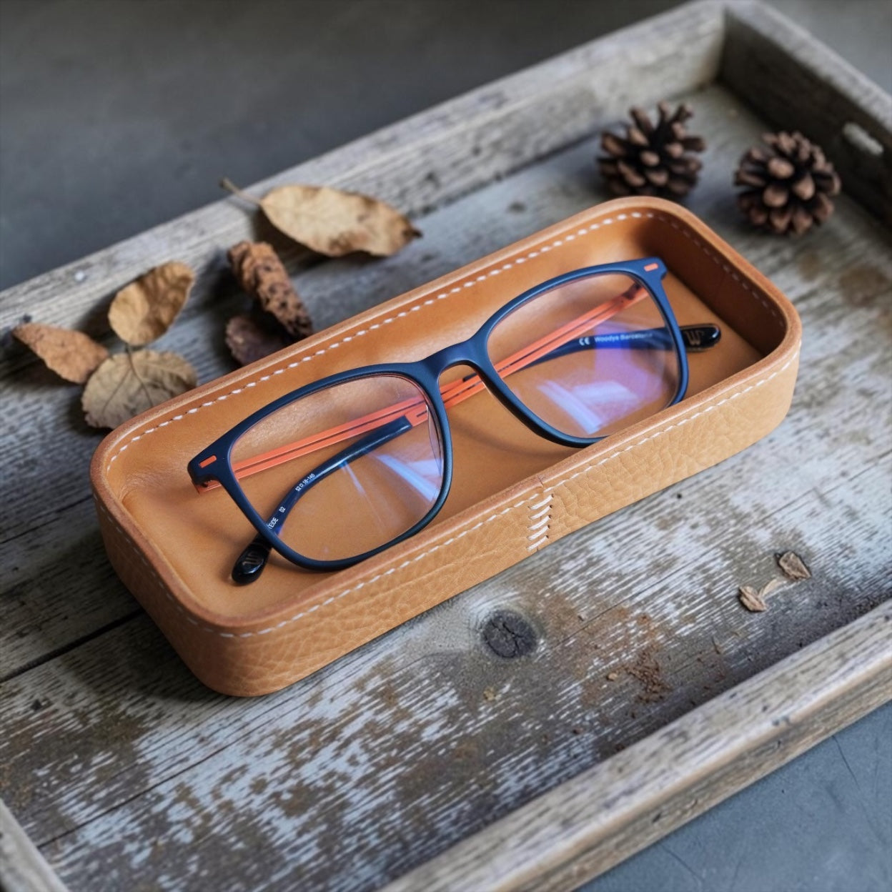 Handcrafted Leather Valet Tray – Soft Elkrun Oil-Tanned Catchall | Eyeglass, Keys & Everyday Carry Organizer